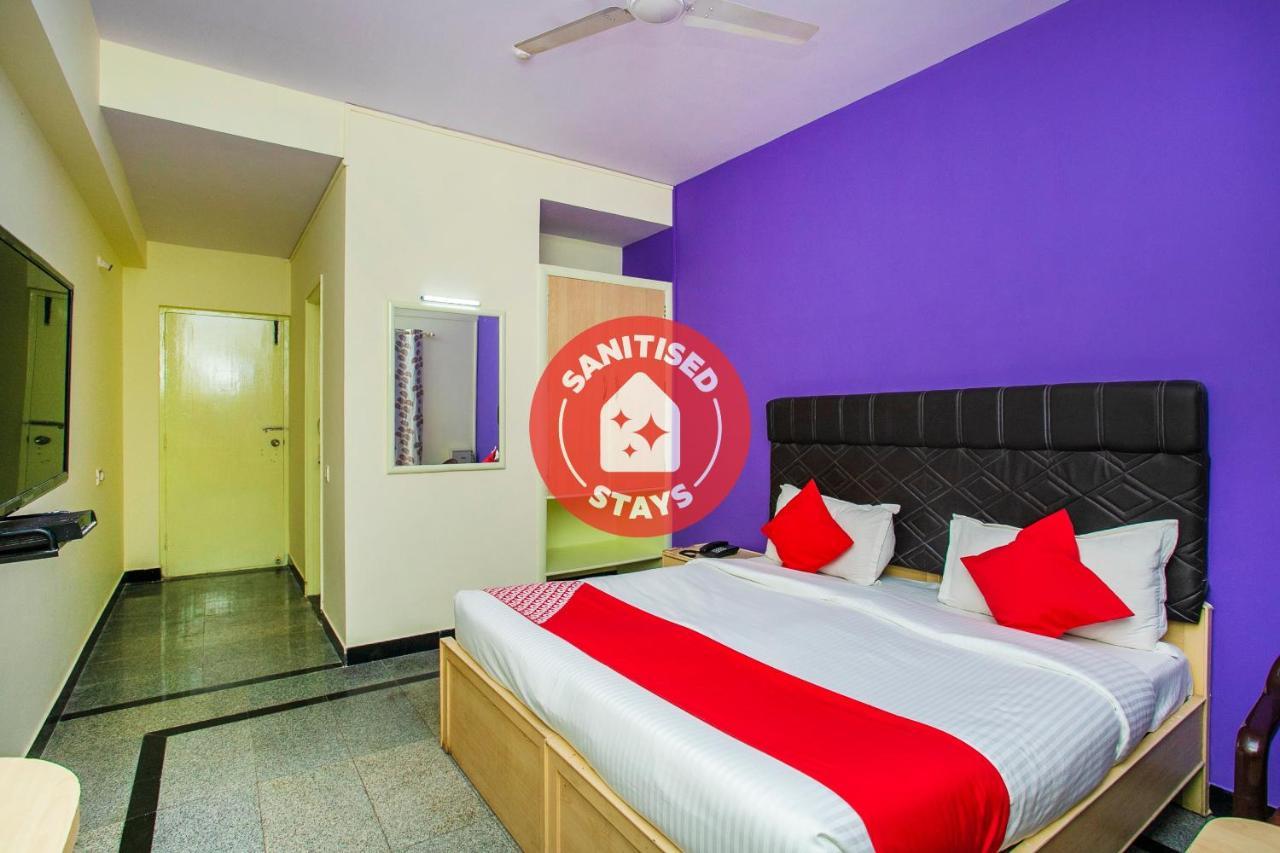 Hotel Oyo 25036 Suraksha Residency 3*