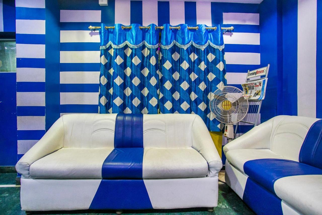 Oyo 25036 Suraksha Residency 3*
