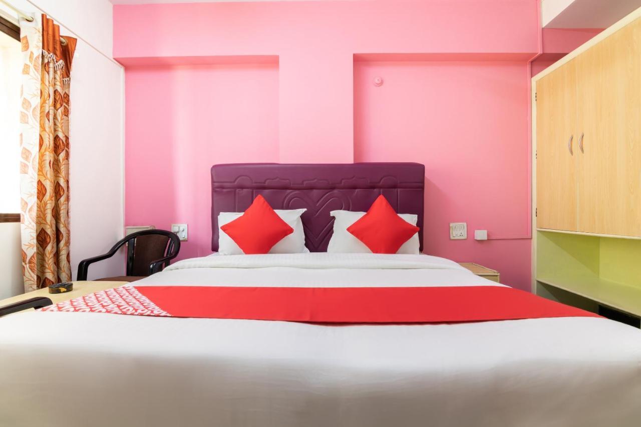 Hotel Oyo 25036 Suraksha Residency