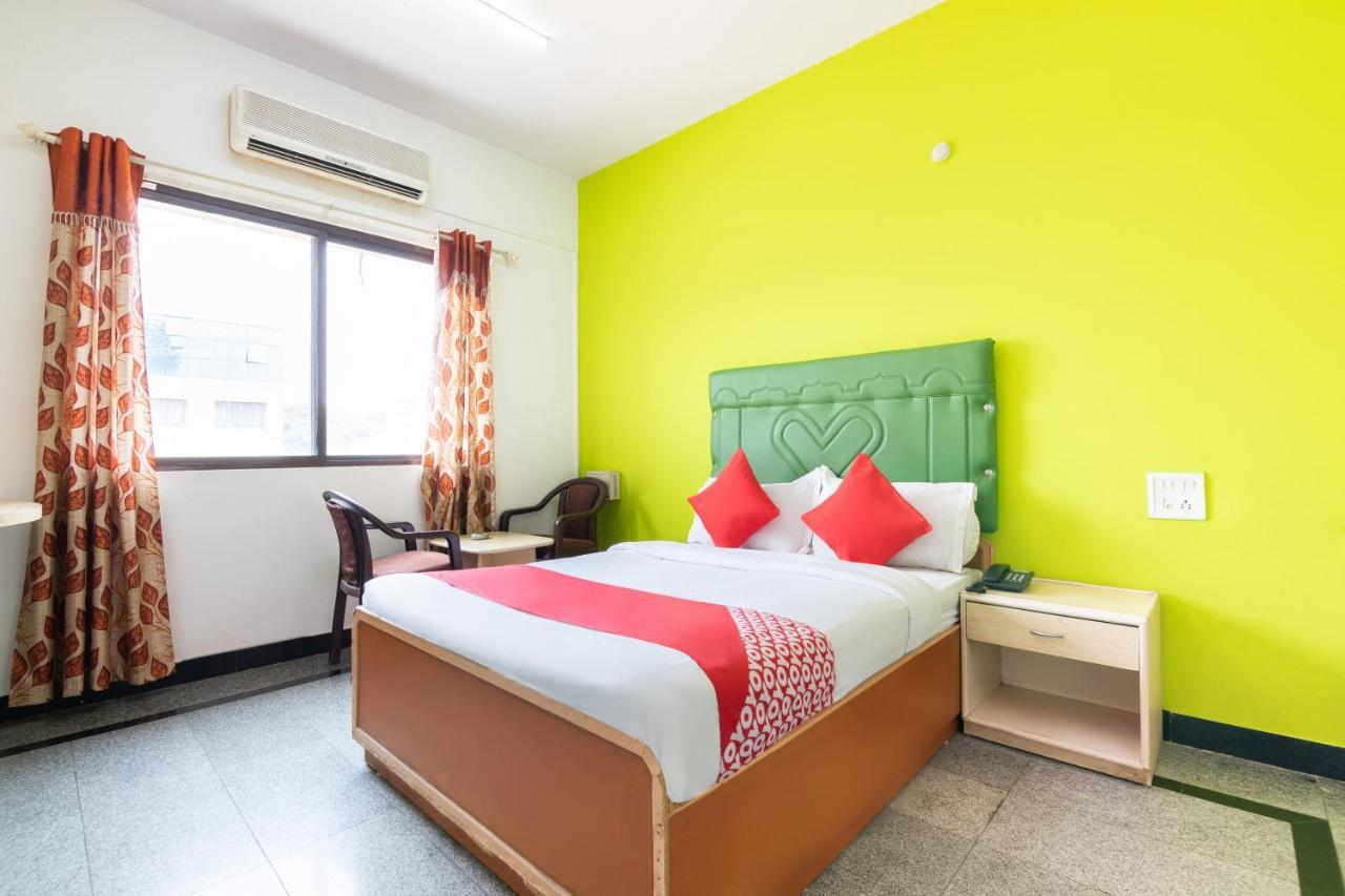 Oyo 25036 Suraksha Residency Hotel